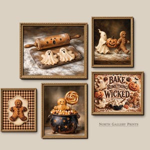 Puede incluir: Un conjunto de cinco láminas decorativas enmarcadas con ilustraciones de Halloween que incluyen figuras de pan de jengibre, fantasmas, calabazas y un caldero. Una lámina incluye el texto BAKE SOMETHING WICKED. Presentadas en marcos dorados.