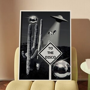 Poster Funky buitenaardse ontvoering, naar de discowoestijn bord wordt afgedrukt, preppy retro sfeer kunst aan de muur, grappige cactus college slaapzaal decor, surrealistische kunst