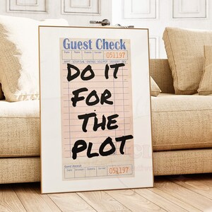 Do It For The Plotゲストチェックプリント、プレッピーなレトロなバーカートのウォールアート、トレンディなヴィンテージタイポグラフィの印刷可能なポスター、大学のアパート