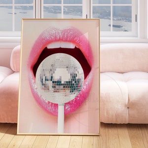 Plakat Pink Disco Ball Lips, Modne wydruki w stylu retro, Preppy Cute Lollipop Wall Art, Sexy Bar Cart Art, Dekoracja pokoju w akademiku dla dziewcząt