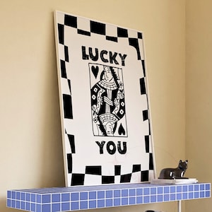 Lucky You speelkaartprint, preppy Queen of Hearts poster gedrukt, trendy retro monotone muurkunst, esthetische muurdecoratie zwart wit