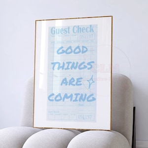 「Good Things Are Coming」ゲストチェックプリント、プレッピーなレトロなバーカートのウォールアート、マニフェストプリントのポスター、タイポグラフィプリント、大学のアパート