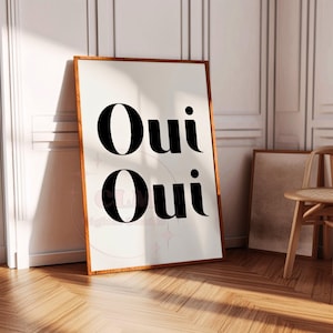 Oui Oui タイポグラフィ デジタル プリント モノトーンの白黒、プレッピーなバー カートの印刷可能なポスター、トレンディなウォール アート、大学のアパートの美学