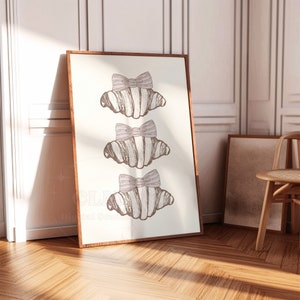Croissant met strik handgetekende schetsprint in neutraal, trendy coquette room decor, preppy retro barwagen gedrukt verzonden muurkunst, college