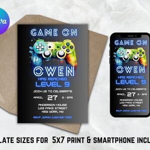Peut inclure: Une invitation num&eacute;rique pour une f&ecirc;te d'anniversaire sur le th&egrave;me des jeux vid&eacute;o. L'invitation pr&eacute;sente une manette de jeu vid&eacute;o bleue et verte avec le texte "Game On" et "Owen Has Reached Level 9". L'invitation comprend &eacute;galement la date et l'heure de la f&ecirc;te, l'adresse et un num&eacute;ro de RSVP.