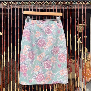 The sweetest 90s pastel spring floral Laura Ashley cotton skirt size S