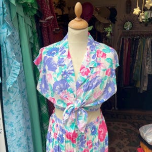 Cute 80s floral two piece blouse and skirt set cotton summer