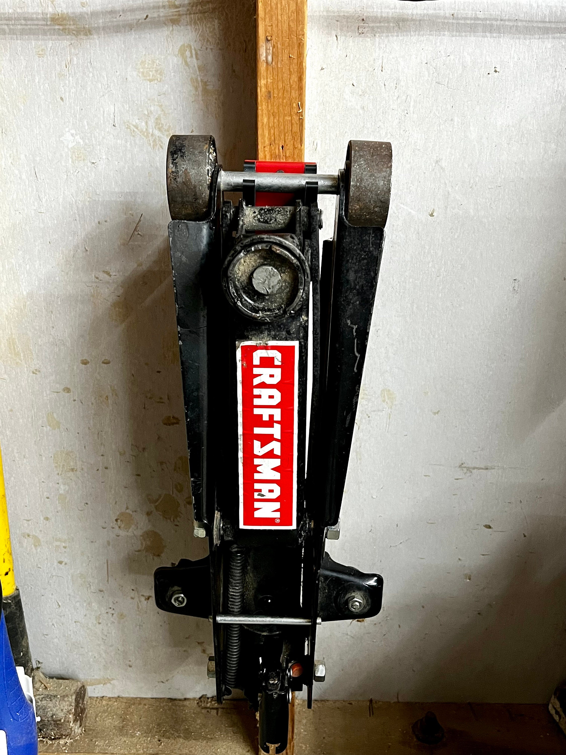 Universal Floor Jack Wall Mount – Garage Storage Bracket for