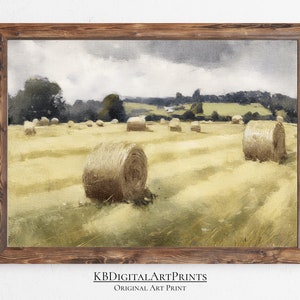Op de afbeelding: Een schilderij van een veld met hooibalen op de voorgrond en een bos op de achtergrond. De lucht is bewolkt en grijs. De hooibalen zijn lichtbruin en het bos is donkergroen.