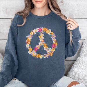Peace-Zeichen Sweatshirt, Liebe und Frieden Shirt, Blumen Hippie Shirt, Blumen Peace Zeichen T-Shirt, Wildblumen Shirt, Geschenk für sie, Botanisches Geschenk