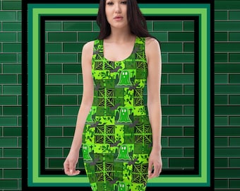 Op de afbeelding: Een groene, mouwloze jurk met een patroon van geesten, vleermuizen en spinnenwebben. De jurk is aangesloten en heeft een ronde hals.