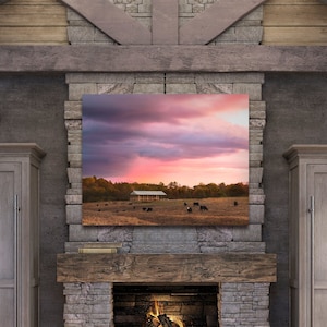 Veeboerderij met koeien en schuur onder roze paarse zonsondergang, koe canvas print muur decor, koe kunst aan de muur, land koeien, decor van de boerderij, koe decor
