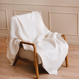 Luxurious and Breathable Linen Waffle Blanket Perfect for Cozying Up or Adding Style to Your Bedding White