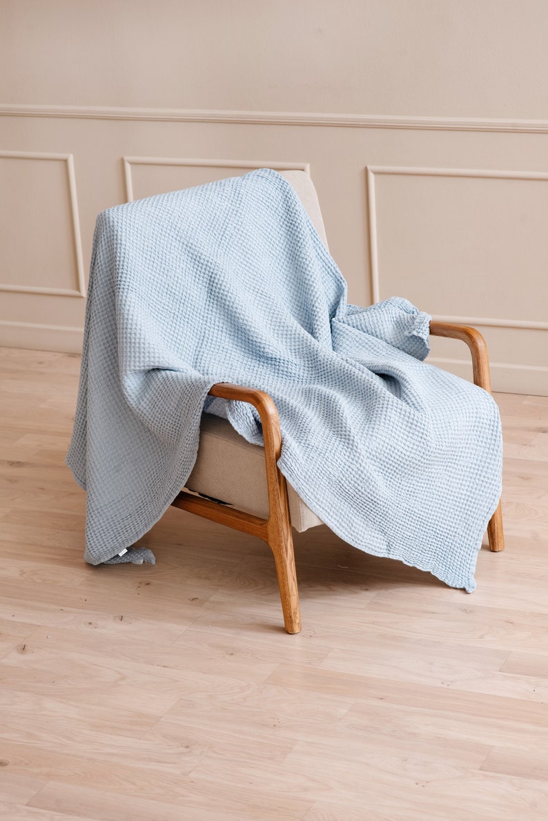 Luxurious and Breathable Linen Waffle Blanket Perfect for Cozying Up or Adding Style to Your Bedding Blue