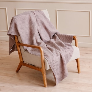 Luxurious and Breathable Linen Waffle Blanket Perfect for Cozying Up or Adding Style to Your Bedding Woodrose