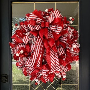 Candy Cane Christmas Wreath, Christmas Wreath, Candy Cane Wreath, Red and White Wreath, Christmas Decor, Holiday Wreath, Whimsical Wreath