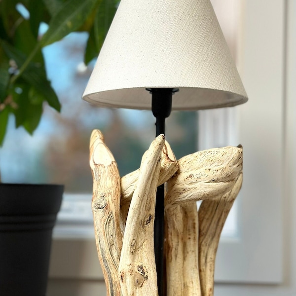 Driftwood lamp - Handcrafted - Bedside lamp - Table lamp - Unique lamp - Chic and elegant decoration