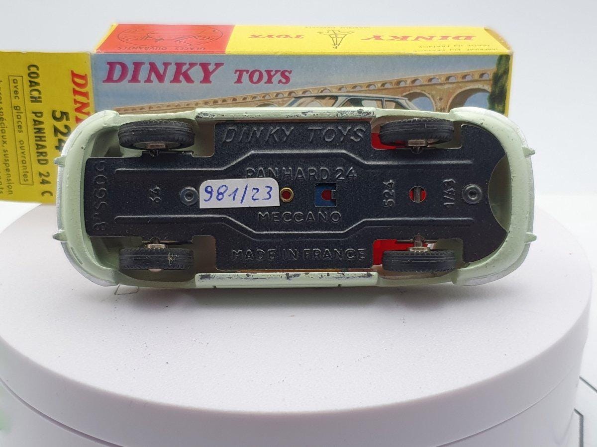 1 fiche + certif. DINKY TOYS ATLAS repro ref 524, panhard 24 C