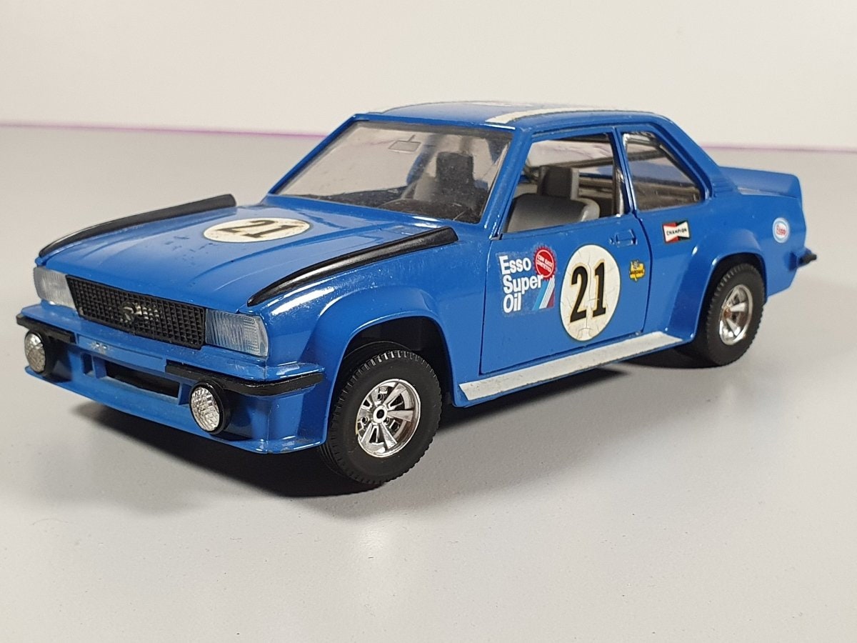 オペルアスコナ400ラリー 1/10スケール グループ4の迫力のボディが魅力！ラリーカー「オペル アスコナ400」を