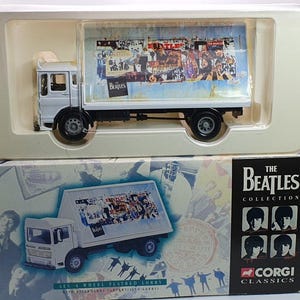 Corgi, Beatles, AEC 4 Wheel Flatbed Lorry, by Corgi - Etsy 日本