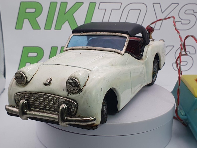 Triumph TR3 Bandai 1/20 White 1959 image 2