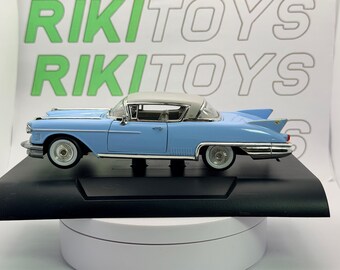 1949 Cadillac Series 62 Sedan 1:32 Scale Diecast Car by Signature