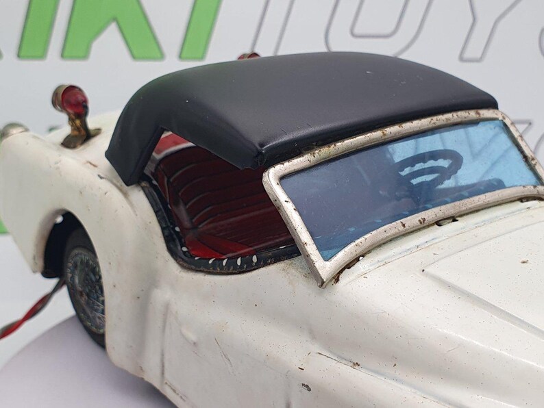 Triumph TR3 Bandai 1/20 White 1959 image 6