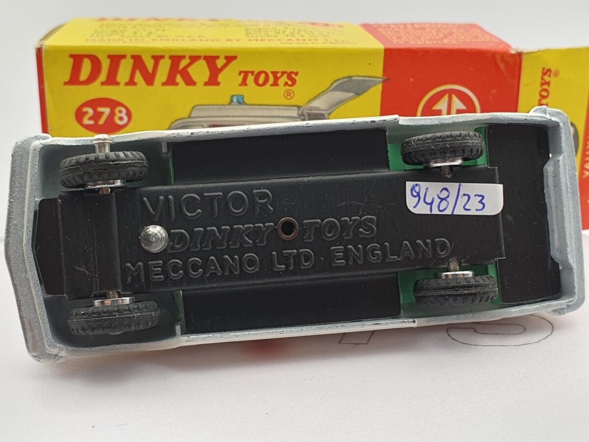 Dinky Toys N°278 Vauxhall Ambulance - 1/43 - France - Ambulance Blanche Miniature De Collection
