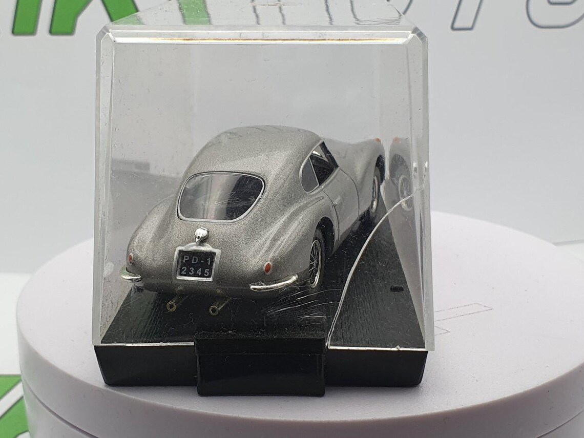 Miniature Norev 1/43 – Fiat 8V 1952 – Rouge – Occasion Boîte Vitrine