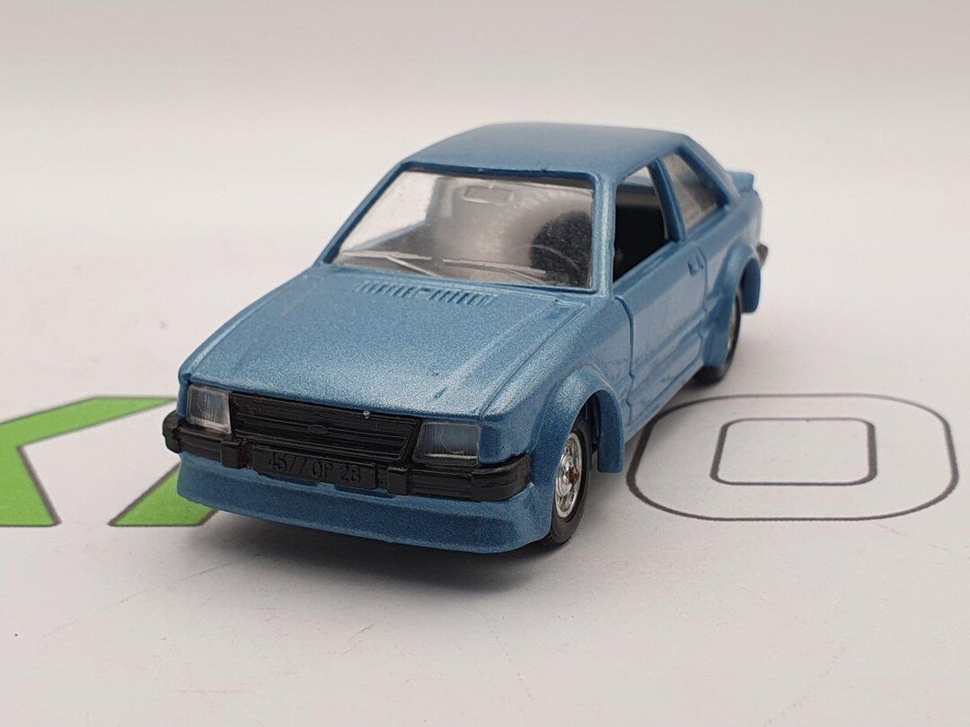 KOVOVÉ a RESIN MODELY | BMW 850 (E31) CSI 1990 - Žlutá SOLIDO 1:18 | edice e-shop