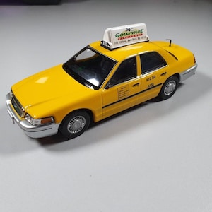 Ford Crown Victoria NY Taxi Hongwell 1/43