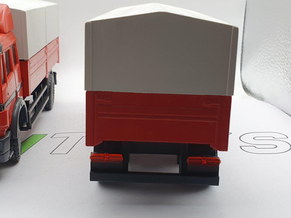 Miniature MERCEDES BENZ Arocs 4x2 Avec Semi Porte Container 3 Essieux Et Container Citerne