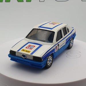 Alfa Romeo 33 1 Hot Wheels Series 1/43