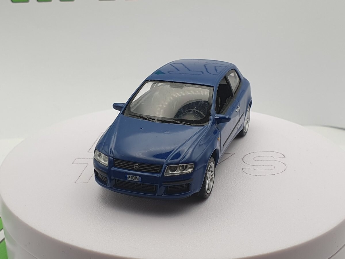 Miniature Fiat Stilo Norev à L'Échelle 1/43 - État Neuf Sortie De Vitrine - Modèle Collection