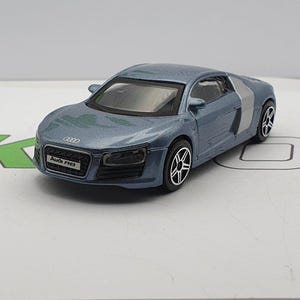 Audi R8 Burago 1/43