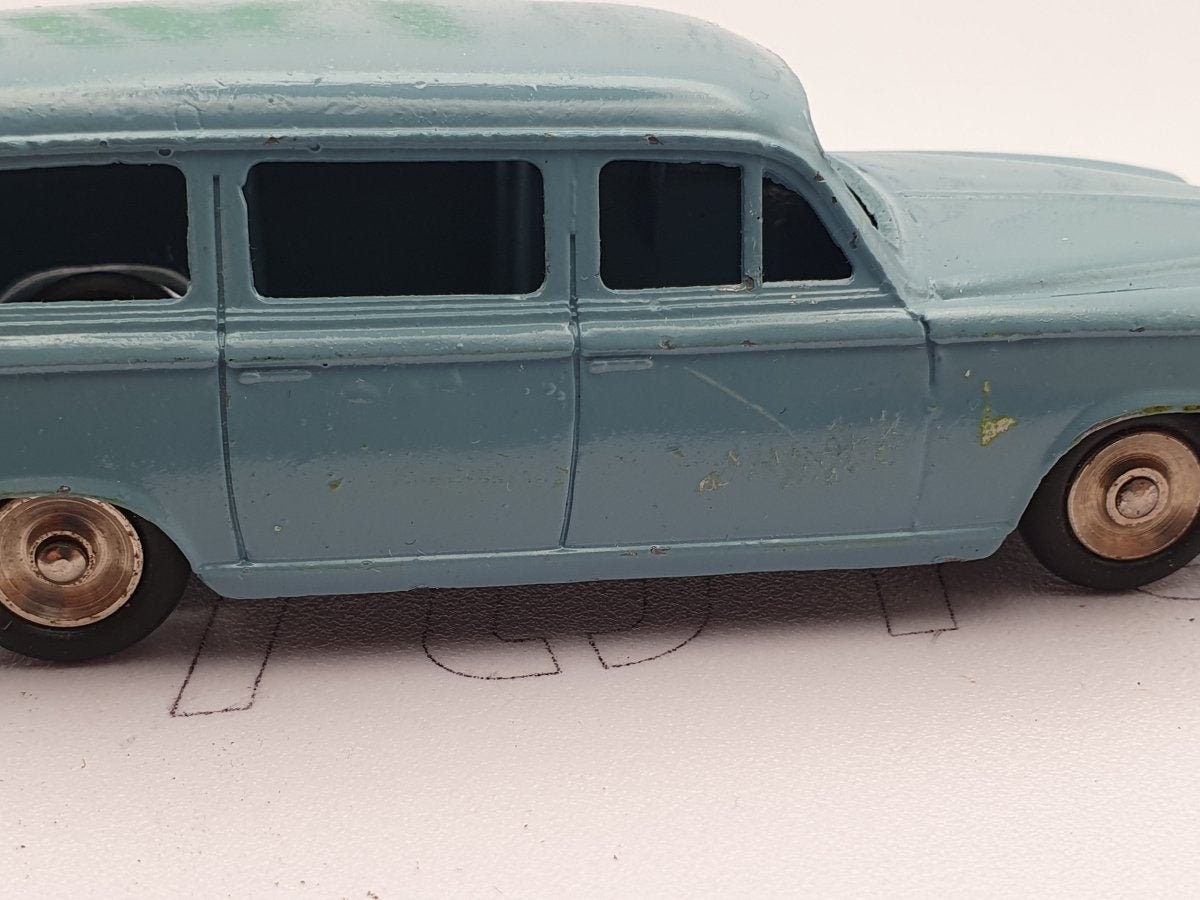 Jouets Dinky Toys Peugeot 403 - Vintage Toy Car - 2Y40 - En vente sur France | dinky toys les 150 plus rares