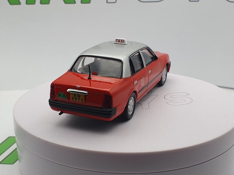 Toyota Crown Taxi Tokyo Newsstand 1/43 image 2