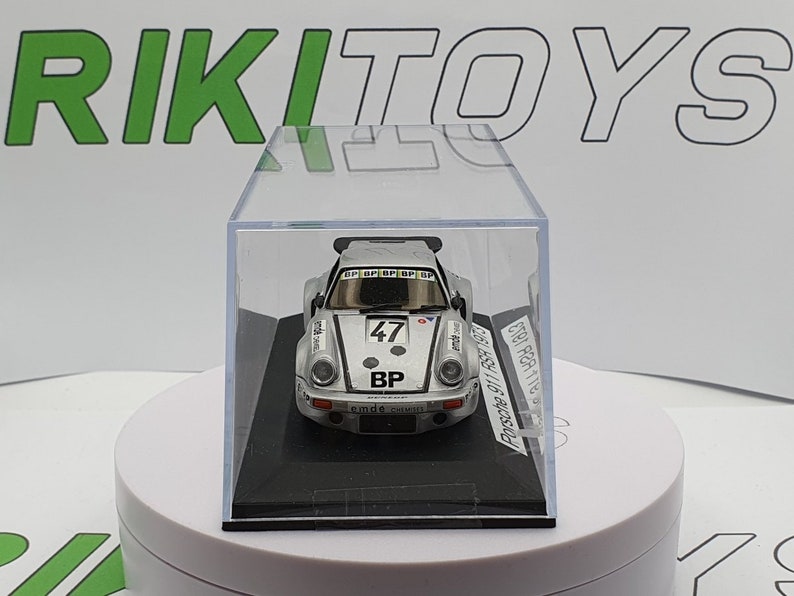 Bburago 1:43 Porsche 911 RSR dans une boîte décorative - Voitures 1:43 Bburago 1:43 Porsche 911 RSR dans une boîte décorative - Voitures 1:43