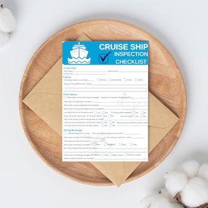 Puede incluir: Una lista de verificación azul y blanca para inspeccionar un crucero. La lista de verificación incluye secciones para cabinas, espacio para eventos, comedor y bebidas. La lista de verificación está diseñada para ayudar a garantizar una experiencia de crucero fluida y agradable.