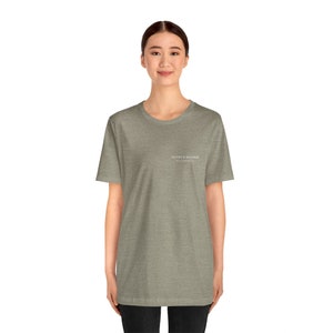 T-shirt unisex a maniche corte Lounge & Recharge, T-shirt sostenibile consapevole, T-shirt super comoda unisex, maglietta versatile, maglietta essenziale immagine 10
