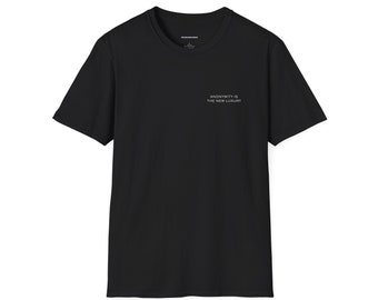 L'anonimato è la nuova t-shirt di lusso a maniche corte, maglietta unisex, t-shirt statement, t-shirt mindful, t-shirt in cotone strutturato