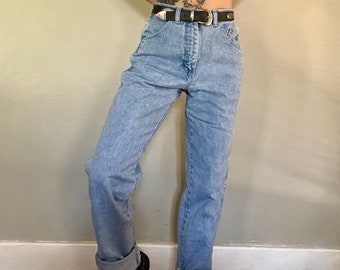 Vintage 80s Wrangler Silverlake Denim Jeans in Light Acid Wash Mom Jeans / Straight Leg Fit with Western Details | High Waist / High Rise
