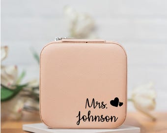 Bride Jewelry Box, Bride Gift Box, Mrs Jewelry Box, Personalized Bridal Shower Gift for Bride Honeymoon Gift, Travel Case