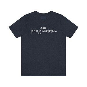 Maglietta Code Like A Girl, T-shirt da programmatore, T-shirt da programmatore, T-shirt divertente da ingegnere informatico, sviluppatrice donna, regalo per programmatore, programmatore immagine 4