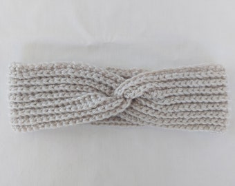 Calentador de orejas de crochet hecho a mano en color crema