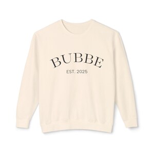 Bubbe Sweatshirt, Cozy Gift for Grandmother, Family Reunion Apparel, Birthday Sweatshirt, Holiday Celebration Wear