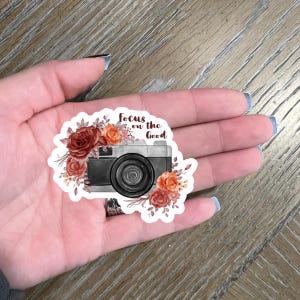 Sticker Focus on the good l Sticker motivant l Sticker Kindle l Sticker ordinateur portable l Sticker bouteille d'eau l Sticker fleurs sauvages