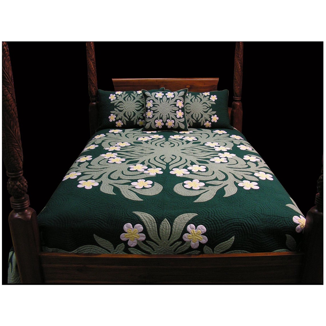 White Plumeria Bedspread hawaiian Quilt Bedspread perfect Hawaiian Gift Traditional Pattern Hand
