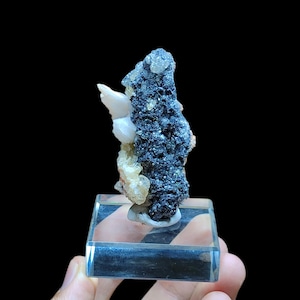 Cerusita con barita y galena de Midelt, Marruecos – Ejemplar mineral de 74 g (7 x 3 x 3 cm)