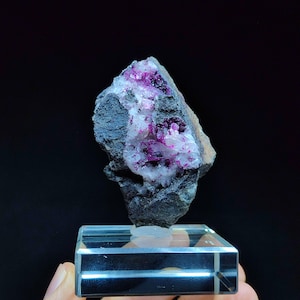 Erythrite with Quartz – Rare Moroccan Mineral Specimen – Bou Azzer, Morocco (6.5x3.5x3 cm)